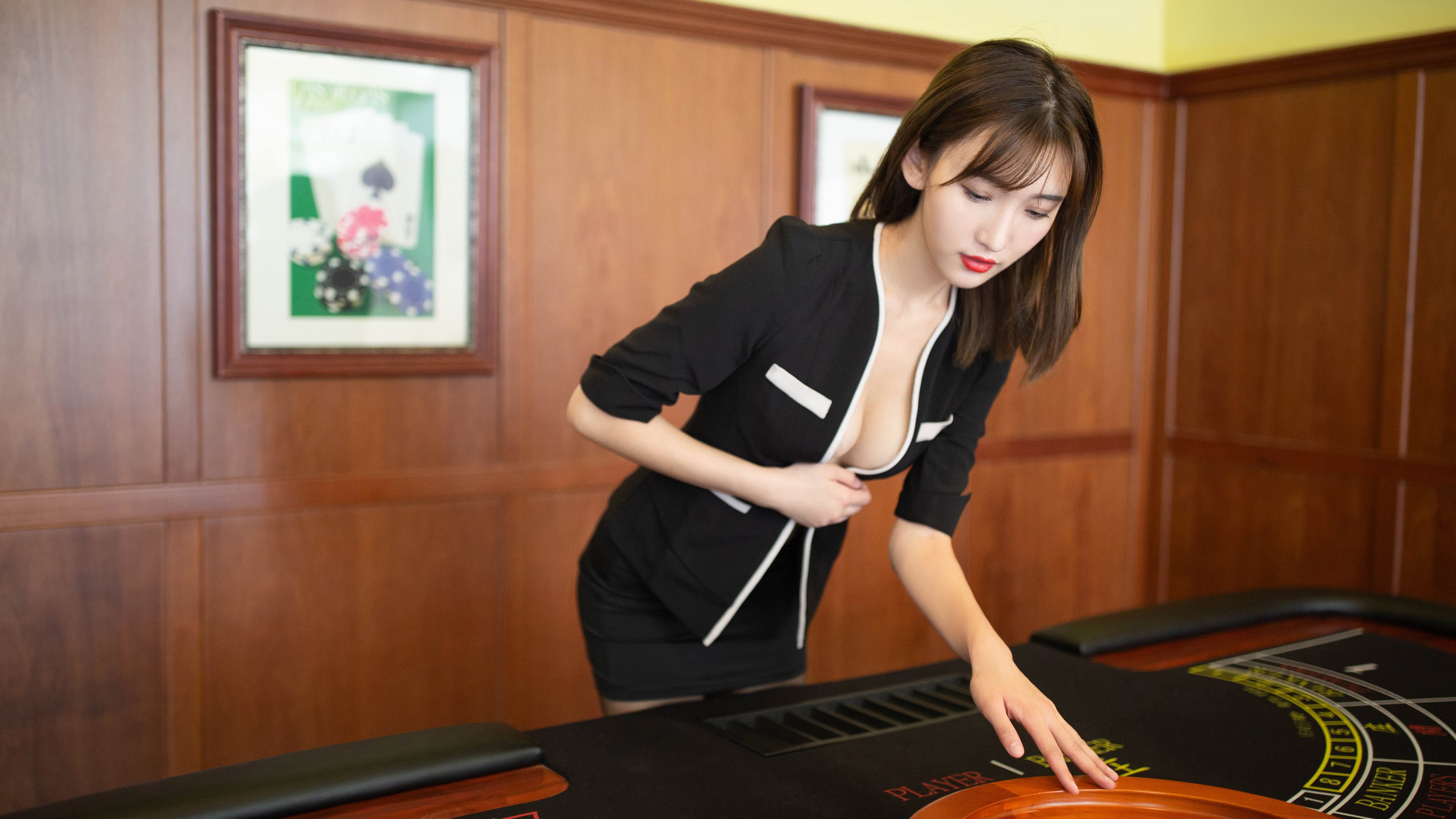 开云官方网页登录-“悬念再现：争夺季后赛倒数第二席位的关键战役”