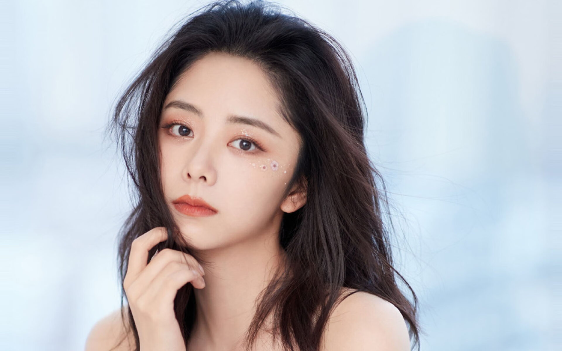 kaiyun开云·官方网站-巴萨中场大将复出，球队整体实力得到提升，巴萨中场球员