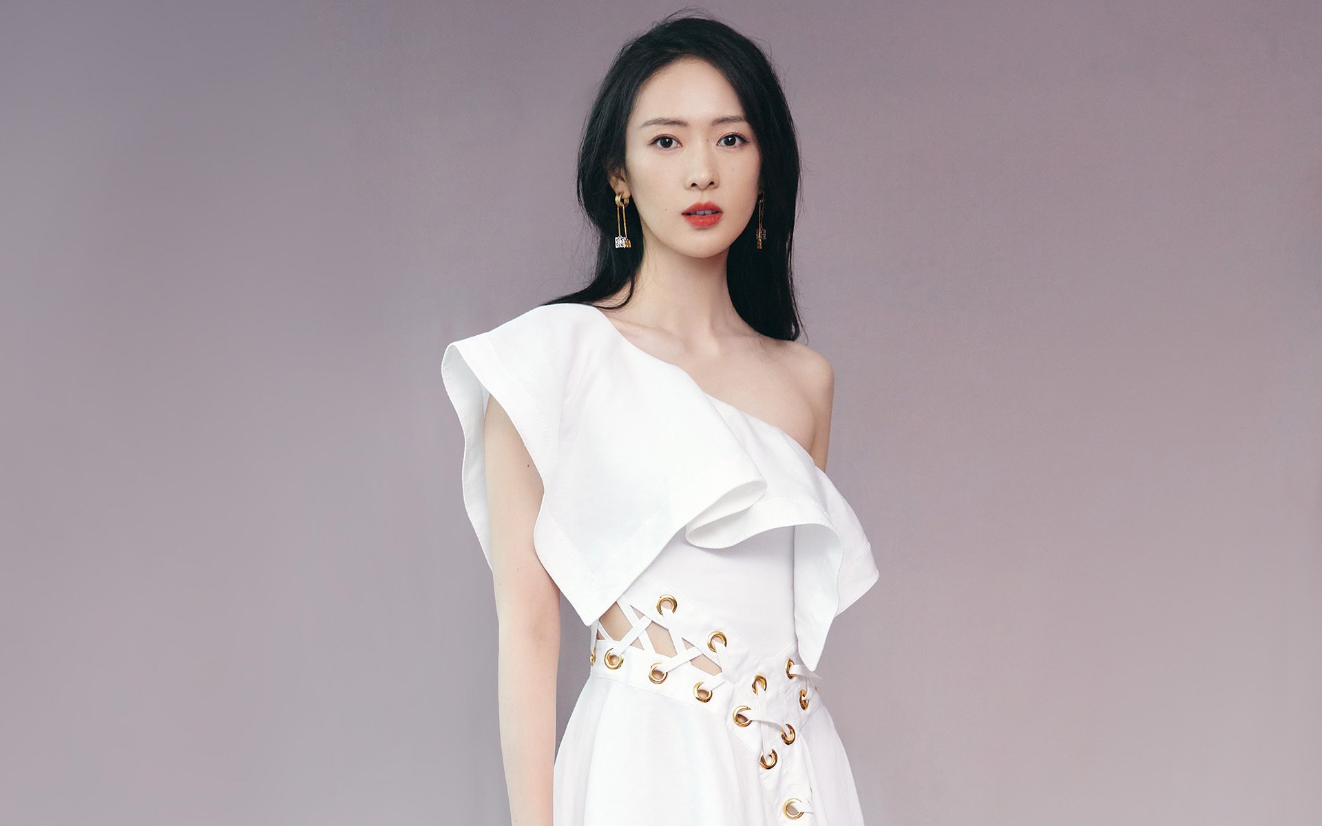 国王控卫投篮手感火热连续命中三分,国王队投手